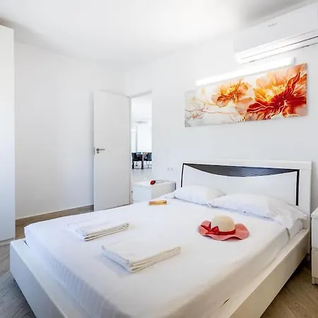 Stunning Mila In Madronal, Heated Pool Villa