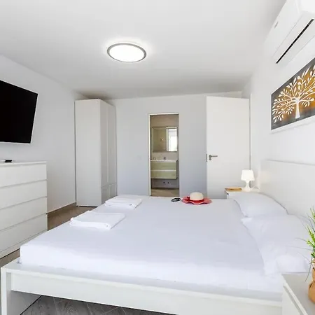 Villa Stunning Mila In Madronal, Heated Pool Costa Adeje (Tenerife)