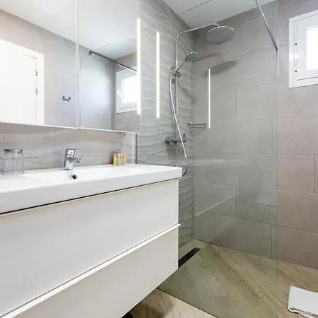 Villa Stunning Mila In Madronal, Heated Pool *