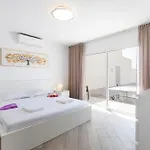 Villa Stunning Mila In Madronal, Heated Pool
